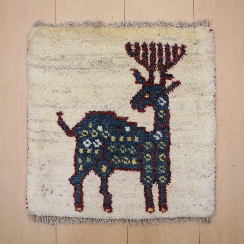 樂天商城 - ギャッベ イラン製 リビングサイズ 41×40cm 手織り 天然 ウール100% 長方形 草木染 おしゃれ かわいい モダン ナチュラル 北欧 ラグ 絨毯 マット ラグマット カーペット ギャベ 床暖房対応 ホットカーペット対応 （BP-13003）