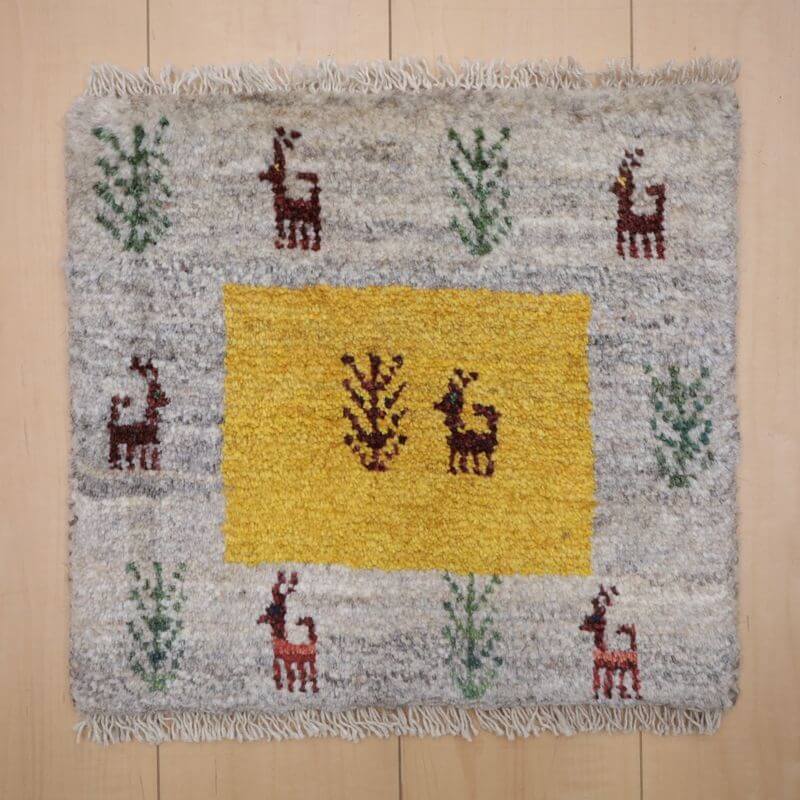 樂天商城 - ギャッベ イラン製 リビングサイズ 39×41cm 手織り 天然 ウール100% 長方形 草木染 おしゃれ かわいい モダン ナチュラル 北欧 ラグ 絨毯 マット ラグマット カーペット ギャベ 床暖房対応 ホットカーペット対応 （BP-13009）