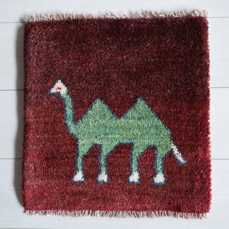 樂天商城 - ギャッベ イラン製 リビングサイズ 41×40cm 手織り 天然 ウール100% 長方形 草木染 おしゃれ かわいい モダン ナチュラル 北欧 ラグ 絨毯 マット ラグマット カーペット ギャベ 床暖房対応 ホットカーペット対応 （BP-13055）