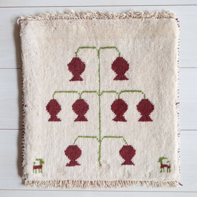 樂天商城 - ギャッベ イラン製 リビングサイズ 39×38cm 手織り 天然 ウール100% 長方形 草木染 おしゃれ かわいい モダン ナチュラル 北欧 ラグ 絨毯 マット ラグマット カーペット ギャベ 床暖房対応 ホットカーペット対応 （BP-13094）