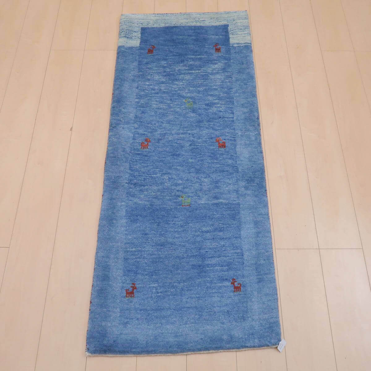 樂天商城 - ギャッベ イラン製 リビングサイズ 147×60cm 手織り 天然 ウール100% 長方形 草木染 おしゃれ かわいい モダン ナチュラル 北欧 ラグ 絨毯 マット ラグマット ギャベ 床暖房対応 ホットカーペット対応 （BR-11626）
