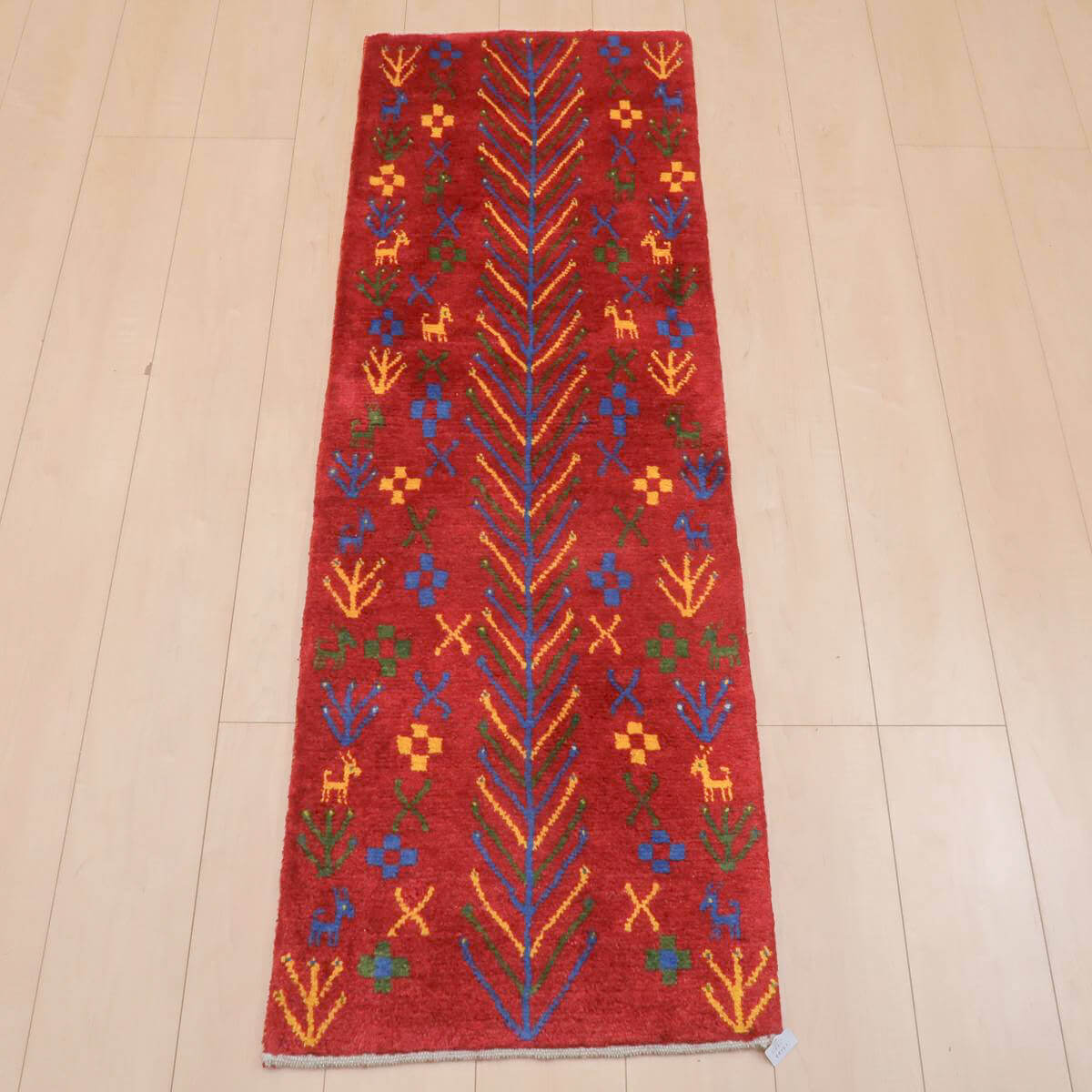 樂天商城 - ギャッベ イラン製 リビングサイズ 149×53cm 手織り 天然 ウール100% 長方形 草木染 おしゃれ かわいい モダン ナチュラル 北欧 ラグ 絨毯 マット ラグマット ギャベ 床暖房対応 ホットカーペット対応 （BR-11628）