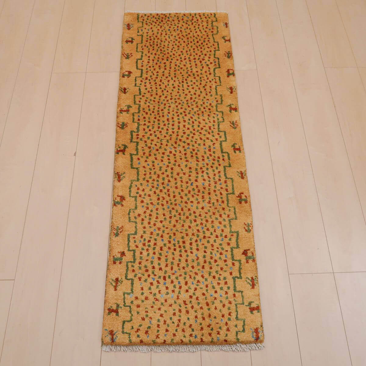 樂天商城 - ギャッベ イラン製 リビングサイズ 148×50cm 手織り 天然 ウール100% 長方形 草木染 おしゃれ かわいい モダン ナチュラル 北欧 ラグ 絨毯 マット ラグマット ギャベ 床暖房対応 ホットカーペット対応 （BR-11646）