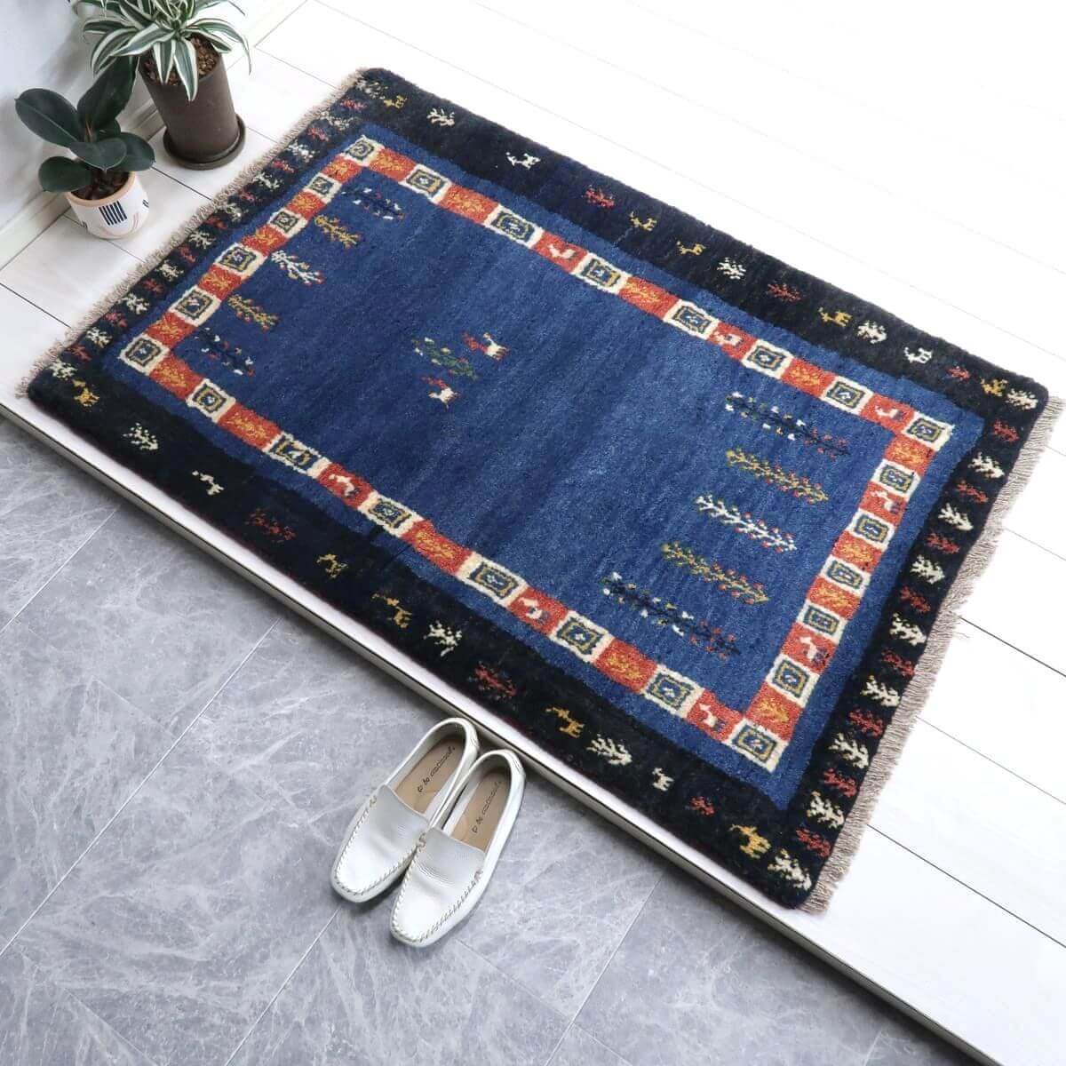 樂天商城 - ギャッベ イラン製 リビングサイズ 125×82cm 手織り 天然 ウール100% 長方形 草木染 おしゃれ かわいい モダン ナチュラル 北欧 ラグ 絨毯 マット ラグマット ギャベ 床暖房対応 ホットカーペット対応 （BS-11465）