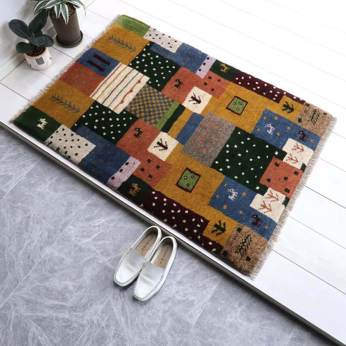 樂天商城 - ギャッベ イラン製 リビングサイズ 115×82cm 手織り 天然 ウール100% 長方形 草木染 おしゃれ かわいい モダン ナチュラル 北欧 ラグ 絨毯 マット ラグマット ギャベ 床暖房対応 ホットカーペット対応 （BS-11463）