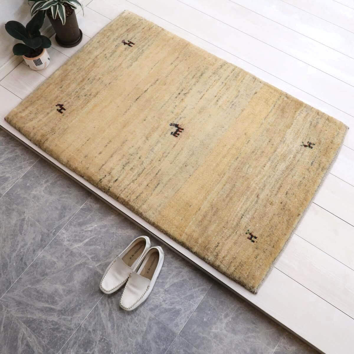 樂天商城 - ギャッベ イラン製 リビングサイズ 127×83cm 手織り 天然 ウール100% 長方形 草木染 おしゃれ かわいい モダン ナチュラル 北欧 ラグ 絨毯 マット ラグマット ギャベ 床暖房対応 ホットカーペット対応 （BS-11475）