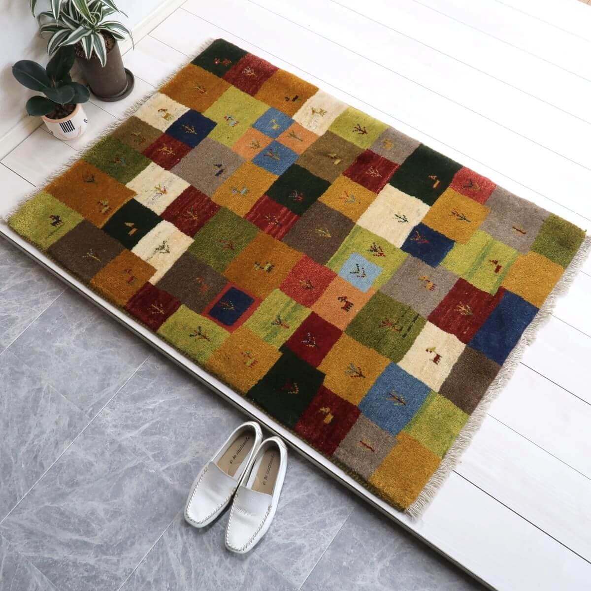 Rakuten - ギャッベ イラン製 リビングサイズ 121×85cm 手織り 天然 ウール100% 長方形 草木染 おしゃれ かわいい モダン ナチュラル 北欧 ラグ 絨毯 マット ラグマット ギャベ 床暖房対応 ホットカーペット対応 （BS-11490）