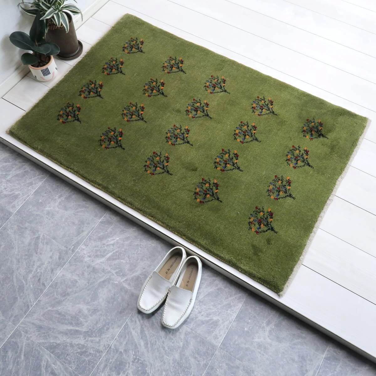 Rakuten - ギャッベ イラン製 リビングサイズ 126×84cm 手織り 天然 ウール100% 長方形 草木染 おしゃれ かわいい モダン ナチュラル 北欧 ラグ 絨毯 マット ラグマット ギャベ 床暖房対応 ホットカーペット対応 （BS-11506）