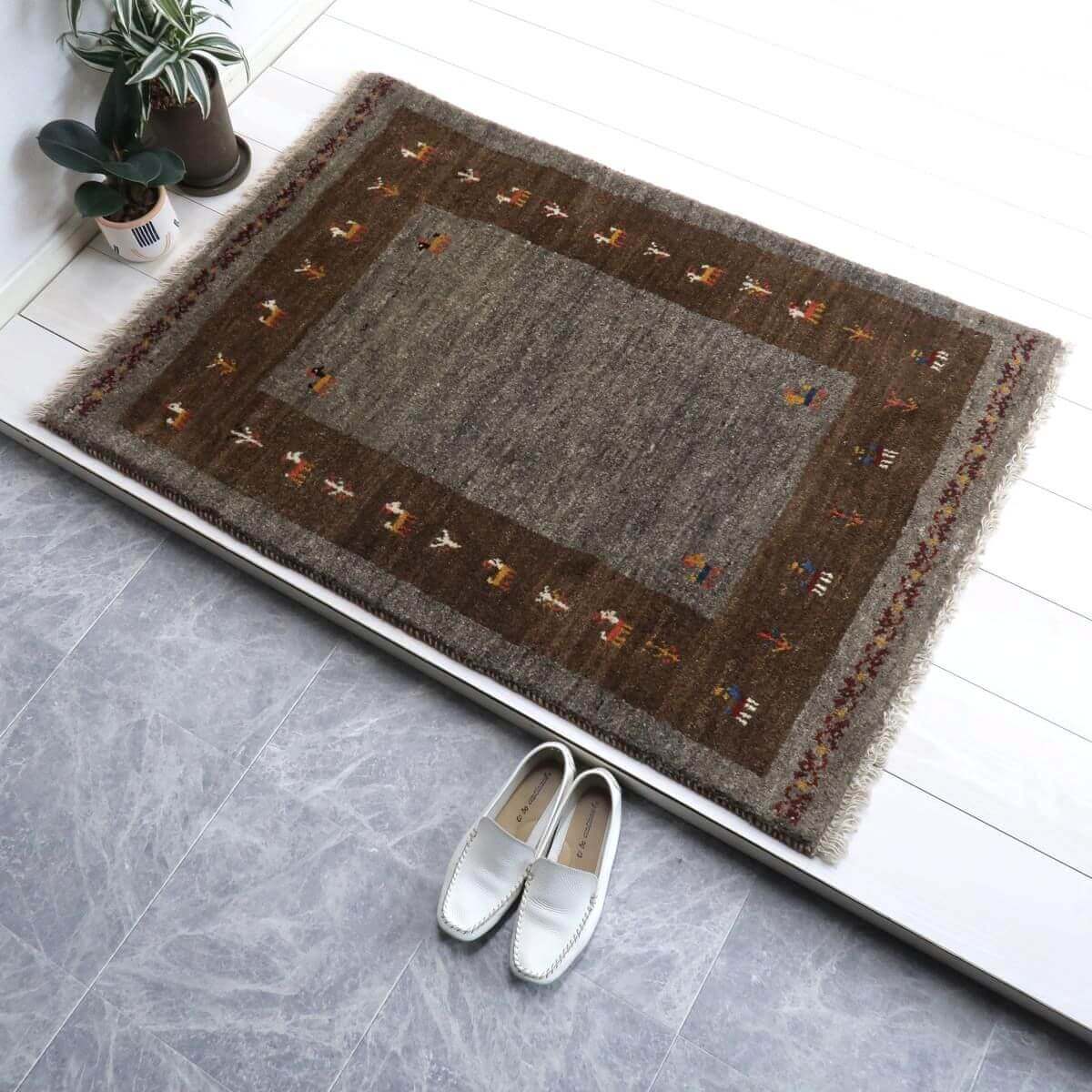 樂天商城 - ギャッベ イラン製 リビングサイズ 117×83cm 手織り 天然 ウール100% 長方形 草木染 おしゃれ かわいい モダン ナチュラル 北欧 ラグ 絨毯 マット ラグマット ギャベ 床暖房対応 ホットカーペット対応 （BS-11509）