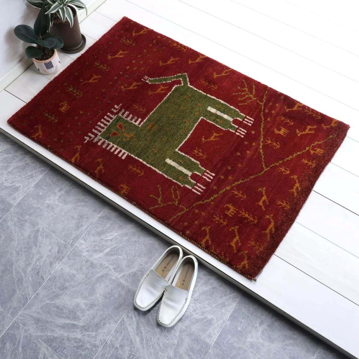 樂天商城 - ギャッベ イラン製 リビングサイズ 118×78cm 手織り 天然 ウール100% 長方形 草木染 おしゃれ かわいい モダン ナチュラル 北欧 ラグ 絨毯 マット ラグマット ギャベ 床暖房対応 ホットカーペット対応 （BS-11513）
