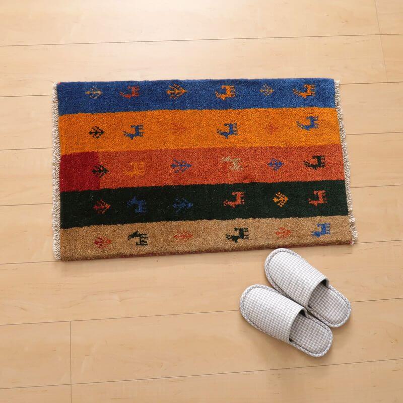 ギャッベ イラン直輸入 77×48cm ウール100% 玄関マットサイズ 草木染 高品質 本物 手織り ギャベ ペルシャ柄 イラン絨毯 ギャッベ絨毯 ソファラグ ナチュラル 北欧 ラグ ラグマット 厚手 屋内 室内(BSS-10769)