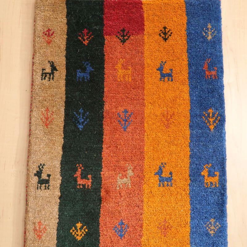 ギャッベ イラン直輸入 77×48cm ウール100% 玄関マットサイズ 草木染 高品質 本物 手織り ギャベ ペルシャ柄 イラン絨毯 ギャッベ絨毯 ソファラグ ナチュラル 北欧 ラグ ラグマット 厚手 屋内 室内(BSS-10769) [2]