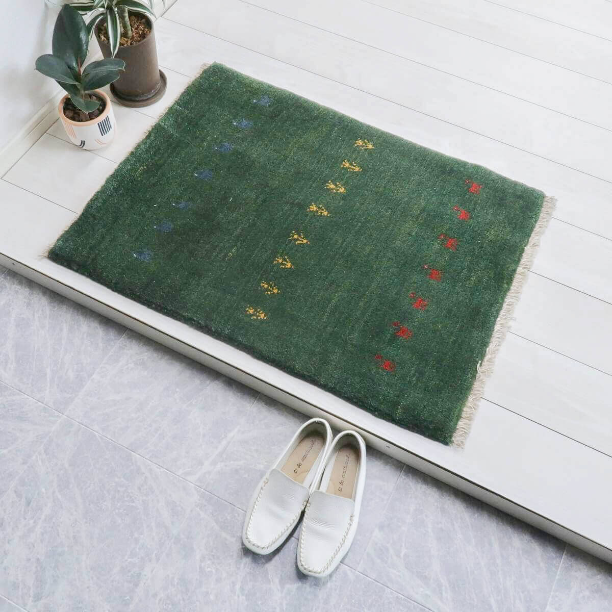 樂天商城 - ギャッベ イラン製 85×64cm ウール100% 玄関マット 本物 高品質 手織り ウール100 草木染 おしゃれ かわいい モダン ナチュラル ベーシック シンプル ラグ 絨毯 マット ラグマット ギャベ 80 60 動物 ボタニカル柄（BSS-11562）