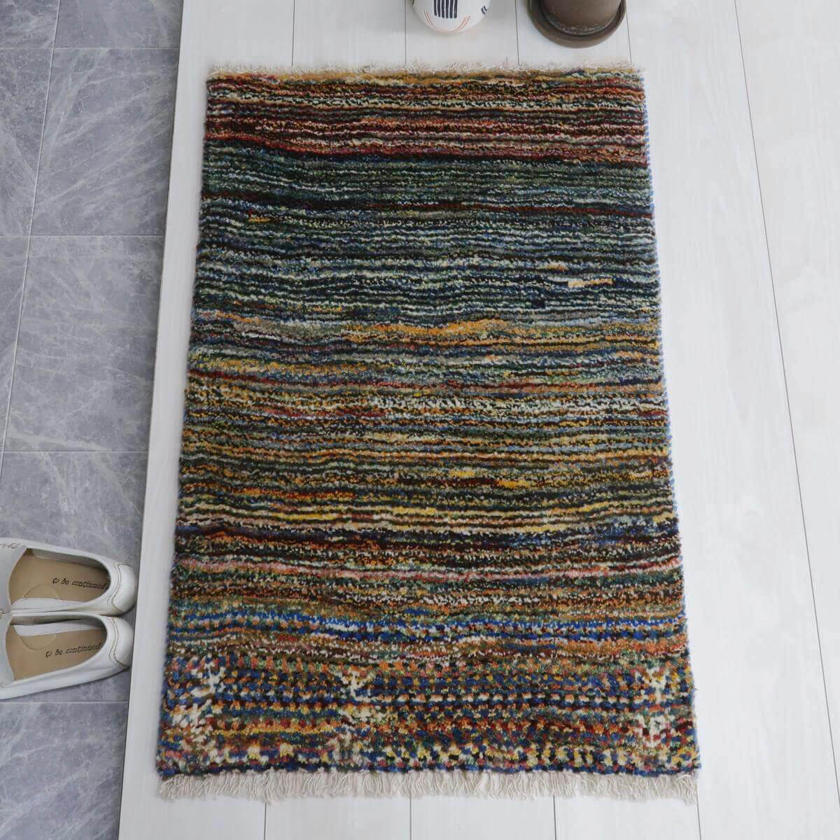 ギャッベ イラン製 89×58cm 玄関サイズ アクセントラグ ウール100% 本物 イラン直輸入 手織り 天然素材 草木染 おしゃれ モダン 北欧 ラグ インテリア テントマット 車中泊マット ガレージマット ギャベ インテリア小物 90 60(BSS-11580)