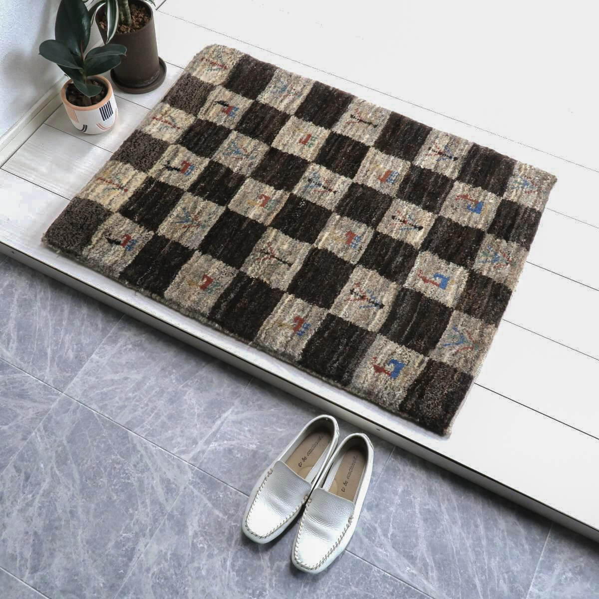 樂天商城 - ギャッベ イラン製 リビングサイズ 89×67cm 手織り 天然 ウール100% 長方形 草木染 おしゃれ かわいい モダン ナチュラル 北欧 ラグ 絨毯 マット ラグマット ギャベ 床暖房対応 ホットカーペット対応 （BSS-11586）