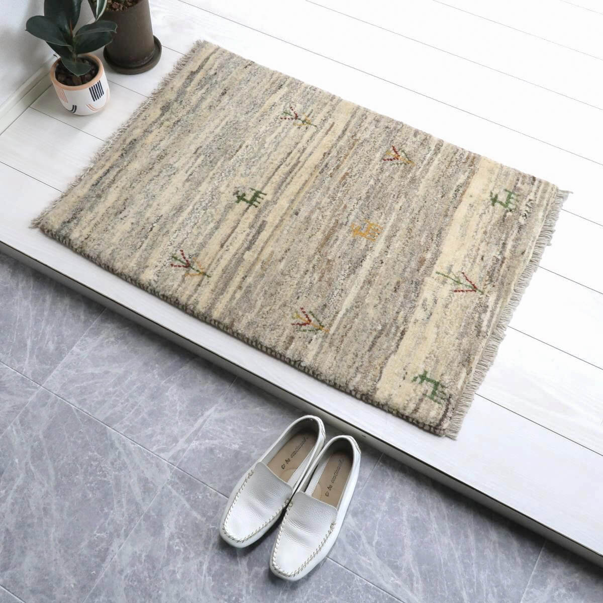 樂天商城 - ギャッベ イラン製 87×61cm 玄関サイズ ウール100% 本物 イラン直輸入 高品質 長方形 草木染 おしゃれ かわいい モダン ナチュラル 北欧 ラグ 絨毯 マット ラグマット ギャベ 動物 植物 飾れるギャッベ 壁掛けギャべ 80 60 （BSS-11597）