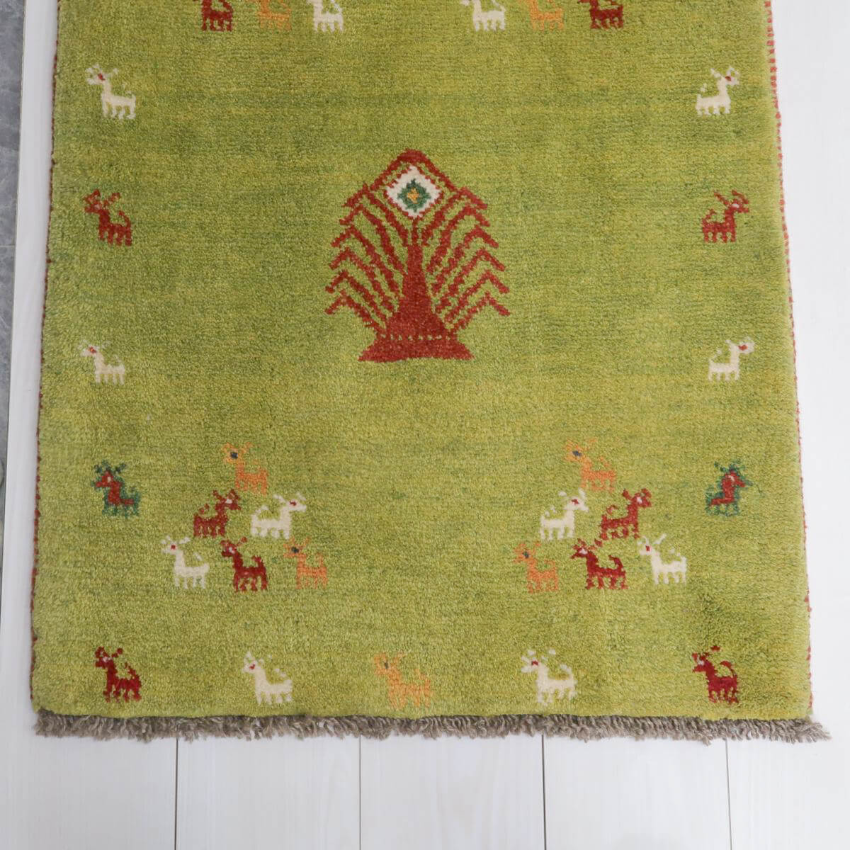 ギャッベ イラン製 89×65cm 玄関サイズ アクセントラグ ウール100% 本物 イラン直輸入 手織り 天然素材 ピスタチオグリーン 動物 植物 おしゃれインテリア モダン ナチュラル 北欧 ラグ 絨毯 マット ラグマット ギャベ 90 60 (BSS-11622) [3]