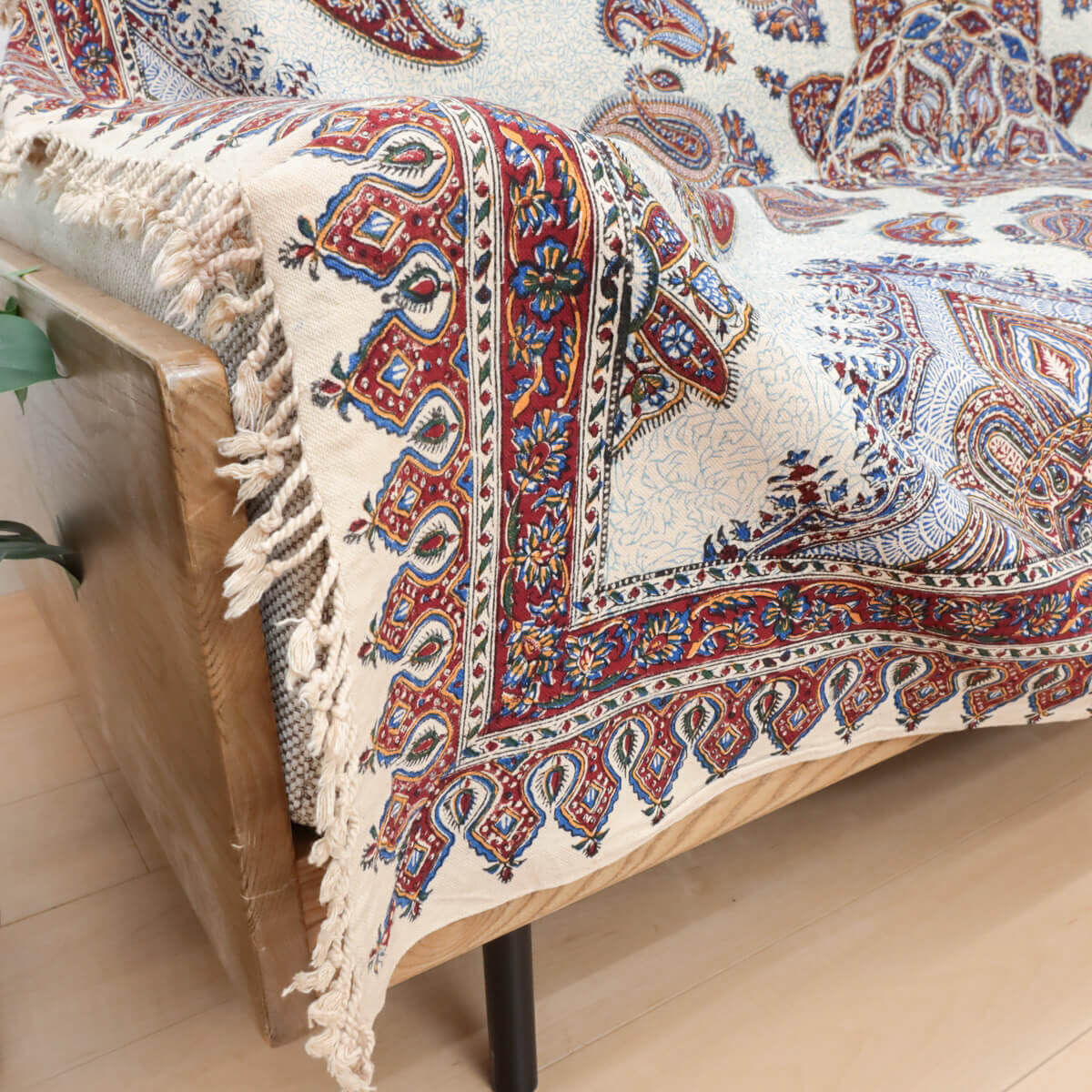 【20%OFFクーポン対象品】ペルシャ更紗 ガラムカール 200×135cm テーブルクロス ペイズリー柄 コットン ソファーカバー ベッドカバー 手染め布(GC-12609)