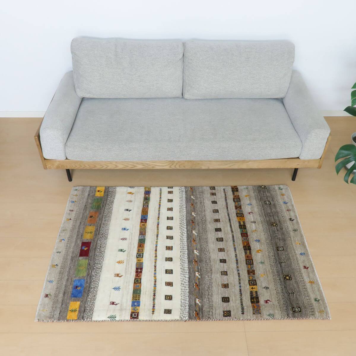 Rakuten - ギャッベ イラン製 リビングサイズ 153×100cm 手織り 天然 ウール100% 長方形 草木染 おしゃれ かわいい モダン ナチュラル 北欧 ラグ 絨毯 マット ラグマット カーペット ギャベ 床暖房対応 ホットカーペット対応 （HM-11195）