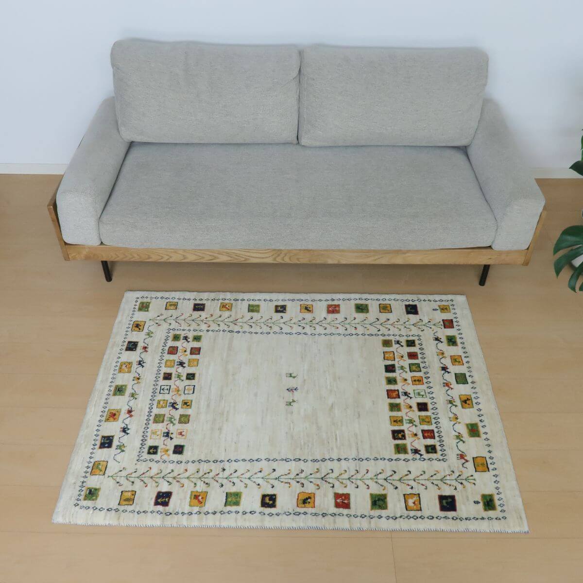 樂天商城 - ギャッベ イラン製 リビングサイズ 145×114cm 手織り 天然 ウール100% 長方形 草木染 おしゃれ かわいい モダン ナチュラル 北欧 ラグ 絨毯 マット ラグマット カーペット ギャベ 床暖房対応 ホットカーペット対応 （HM-11196）