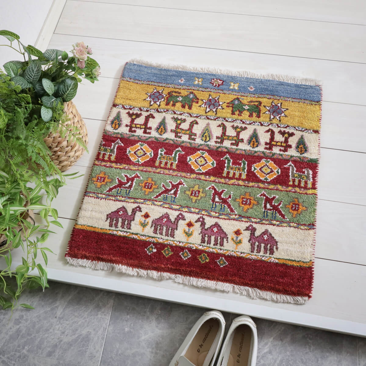 樂天商城 - ギャッベ イラン製 リビングサイズ 61×60cm 手織り 天然 ウール100% 長方形 草木染 おしゃれ かわいい モダン ナチュラル 北欧 ラグ 絨毯 マット ラグマット ギャベ 床暖房対応 ホットカーペット対応 （HP-11947）