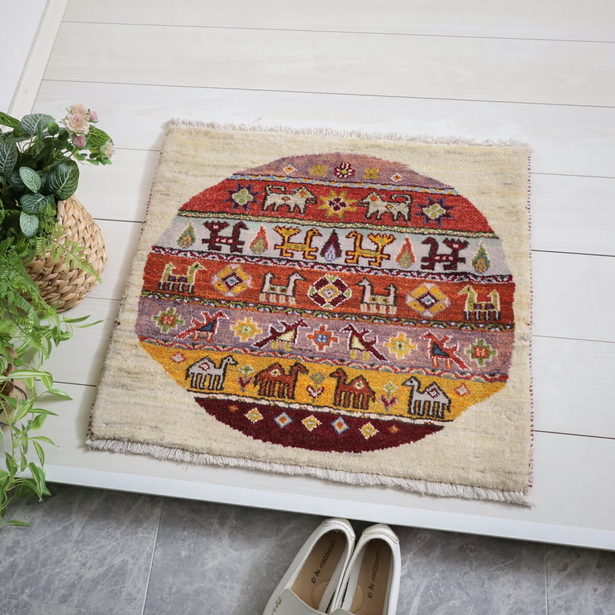 ギャッベ イラン製 リビングサイズ 59×68cm 手織り 天然 ウール100% 長方形 草木染 おしゃれ かわいい モダン ナチュラル 北欧 ラグ 絨毯 マット ラグマット ギャベ 床暖房対応 ホットカーペット対応 （HP-11957）