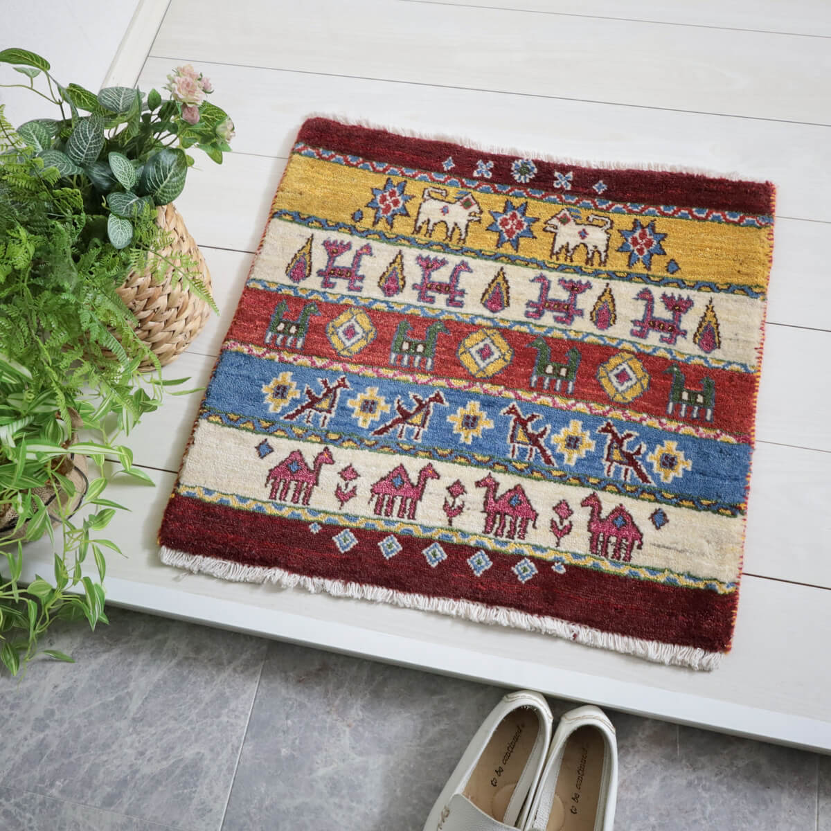 樂天商城 - ギャッベ イラン製 リビングサイズ 60×62cm 手織り 天然 ウール100% 長方形 草木染 おしゃれ かわいい モダン ナチュラル 北欧 ラグ 絨毯 マット ラグマット ギャベ 床暖房対応 ホットカーペット対応 （HP-11964）