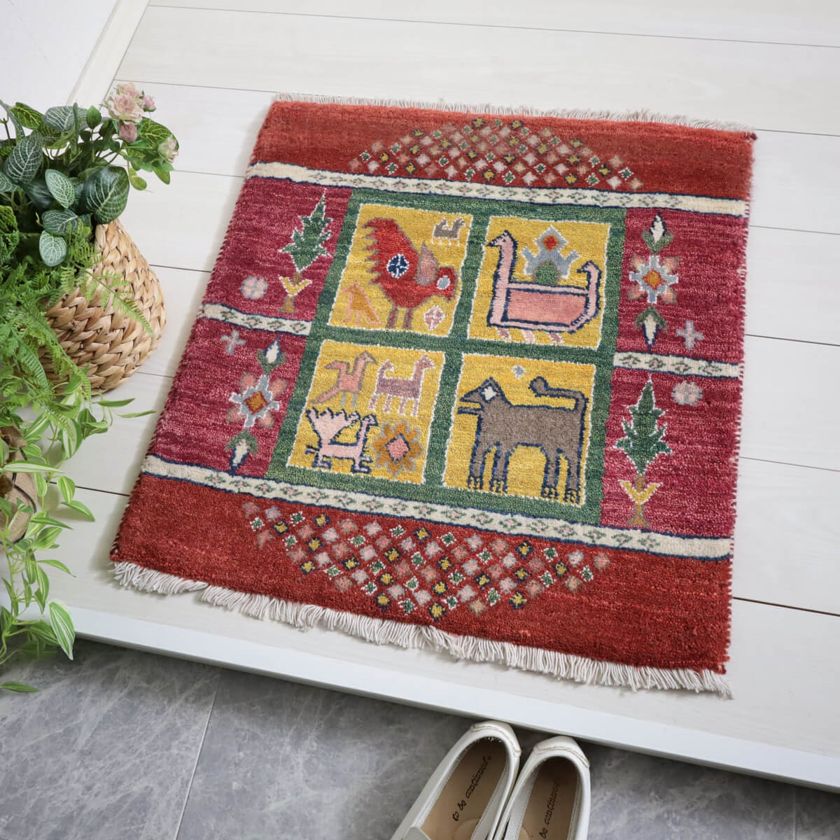 樂天商城 - ギャッベ イラン製 リビングサイズ 67×65cm 手織り 天然 ウール100% 長方形 草木染 おしゃれ かわいい モダン ナチュラル 北欧 ラグ 絨毯 マット ラグマット ギャベ 床暖房対応 ホットカーペット対応 （HP-11972）