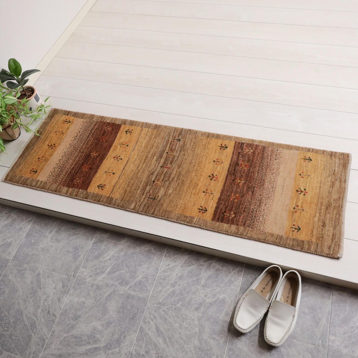 樂天商城 - ギャッベ イラン製 リビングサイズ 141×46cm 手織り 天然 ウール100% 長方形 草木染 おしゃれ かわいい モダン ナチュラル 北欧 ラグ 絨毯 マット ラグマット ギャベ 床暖房対応 ホットカーペット対応 （HR-11863）