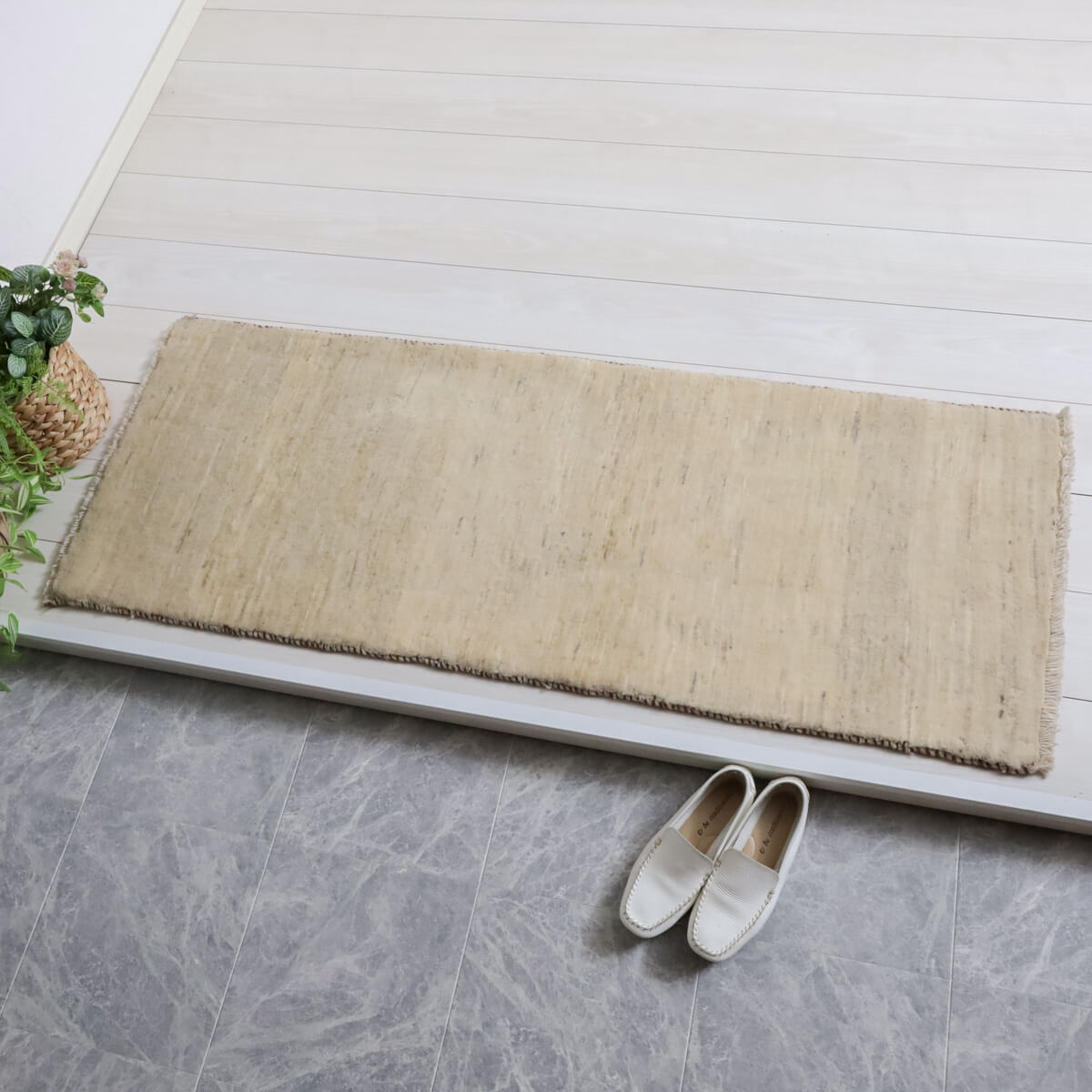 Rakuten - ギャッベ イラン製 リビングサイズ 141×54cm 手織り 天然 ウール100% 長方形 草木染 おしゃれ かわいい モダン ナチュラル 北欧 ラグ 絨毯 マット ラグマット ギャベ 床暖房対応 ホットカーペット対応 （HR-11986）