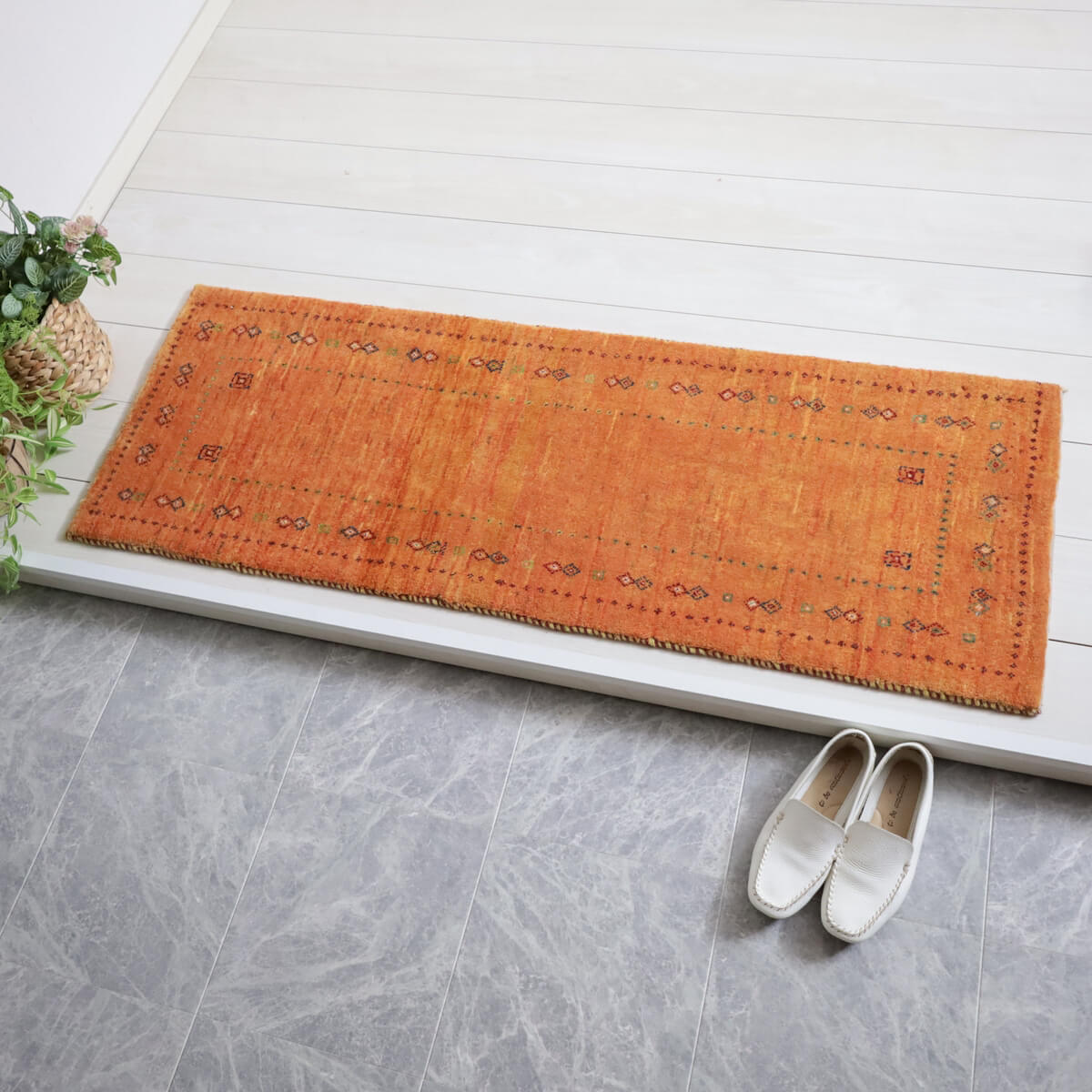 樂天商城 - ギャッベ イラン製 リビングサイズ 138×50cm 手織り 天然 ウール100% 長方形 草木染 おしゃれ かわいい モダン ナチュラル 北欧 ラグ 絨毯 マット ラグマット ギャベ 床暖房対応 ホットカーペット対応 （HR-11995）