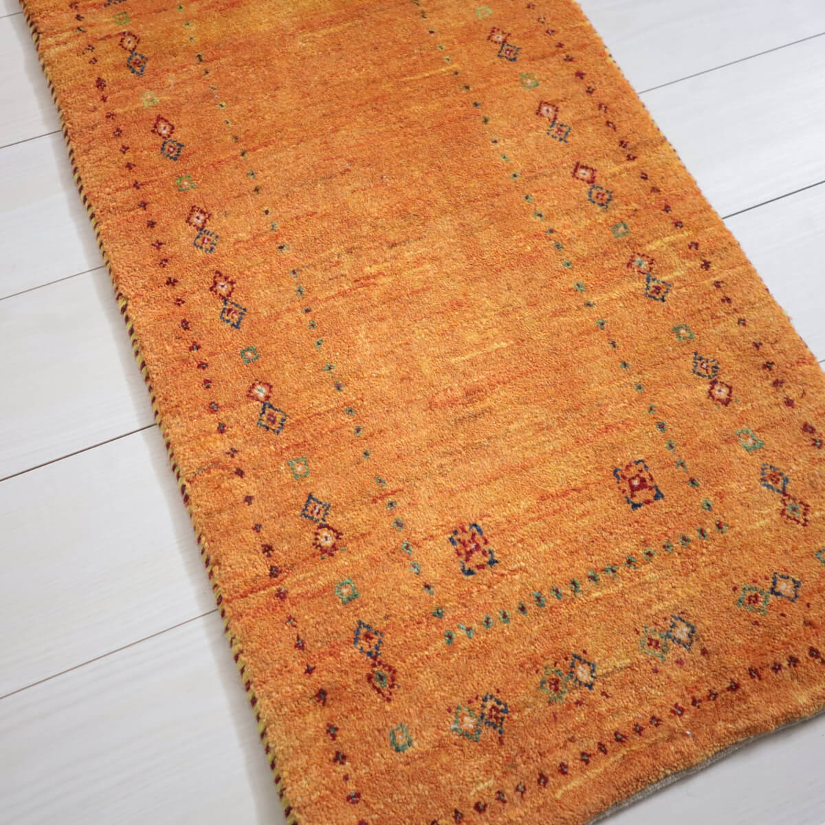 ギャッベ イラン製 リビングサイズ 138×50cm 手織り 天然 ウール100% 長方形 草木染 おしゃれ かわいい モダン ナチュラル 北欧 ラグ 絨毯 マット ラグマット ギャベ 床暖房対応 ホットカーペット対応 (HR-11995) [3]