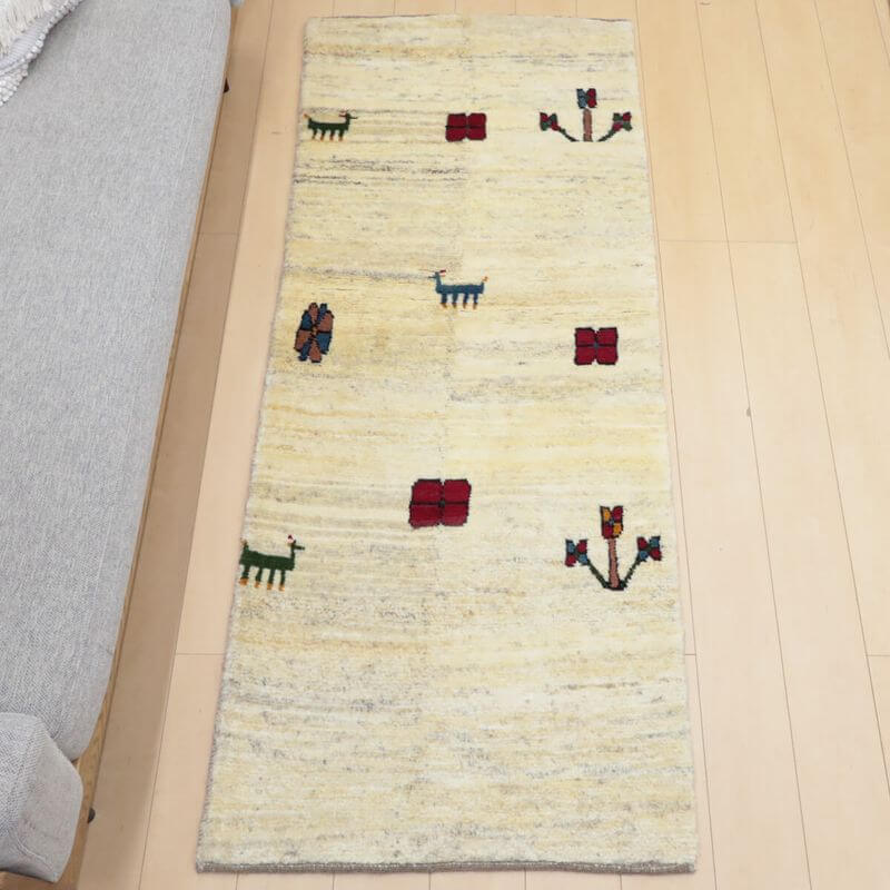 Rakuten - ギャッベ イラン製 リビングサイズ 194×80cm 手織り 天然 ウール100% 長方形 草木染 おしゃれ かわいい モダン ナチュラル 北欧 ラグ 絨毯 マット ラグマット カーペット ギャベ 床暖房対応 ホットカーペット対応 （HR-13129）