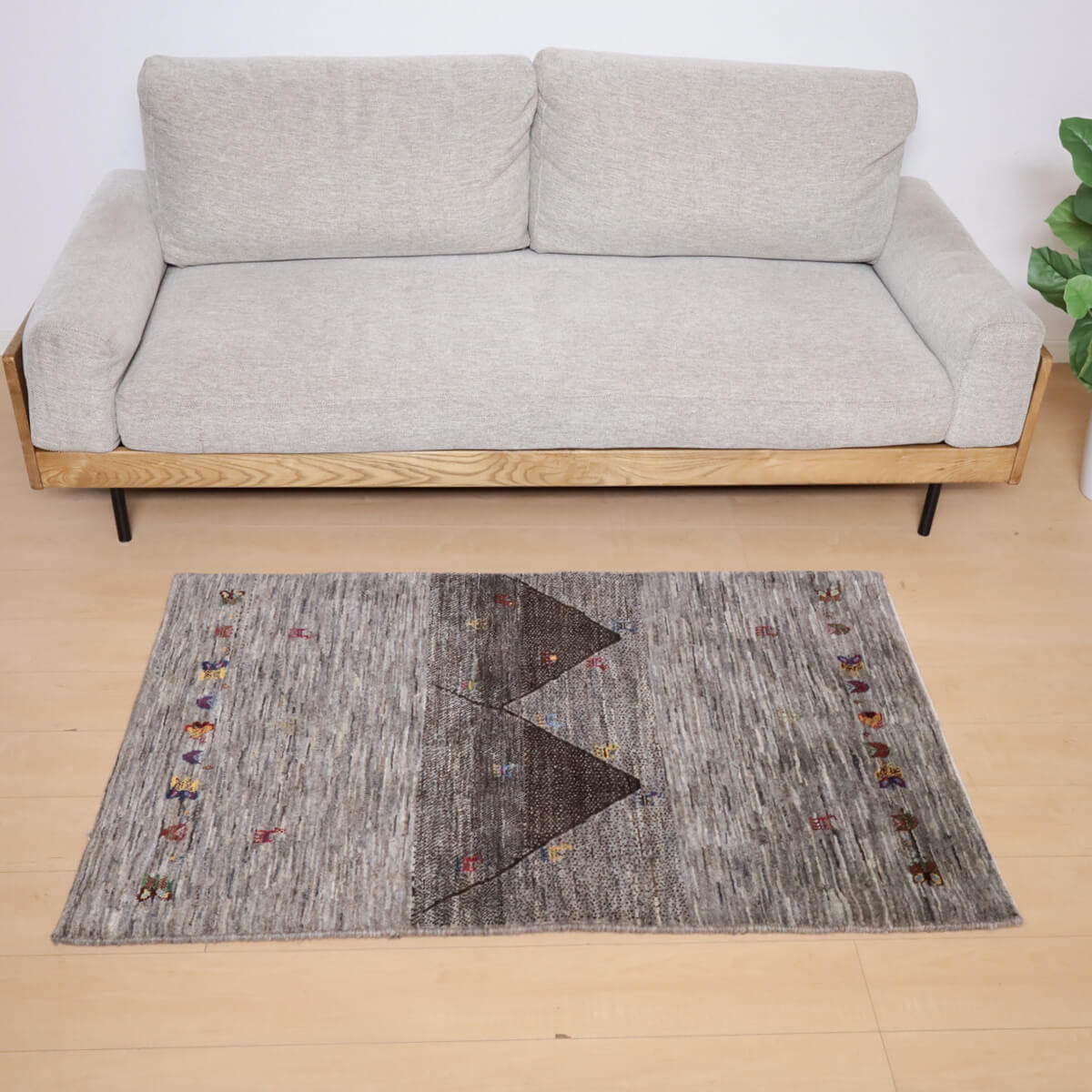 樂天商城 - ギャッベ イラン製 リビングサイズ 137×87cm 手織り 天然 ウール100% 長方形 草木染 おしゃれ かわいい モダン ナチュラル 北欧 ラグ 絨毯 マット ラグマット カーペット ギャベ 床暖房対応 ホットカーペット対応 （HS-12311）
