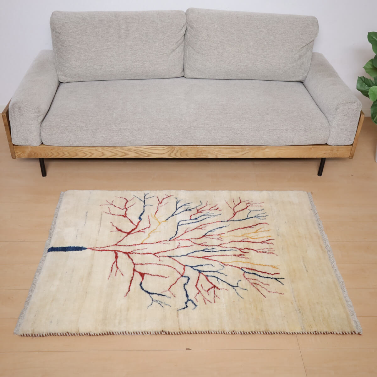 Rakuten - ギャッベ イラン製 リビングサイズ 133×94cm 手織り 天然 ウール100% 長方形 草木染 おしゃれ かわいい モダン ナチュラル 北欧 ラグ 絨毯 マット ラグマット カーペット ギャベ 床暖房対応 ホットカーペット対応 （HS-12313）