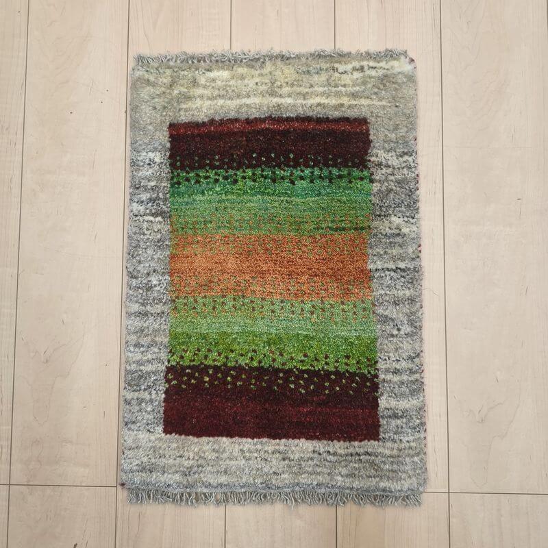 樂天商城 - ギャッベ イラン製 リビングサイズ 60×42cm 手織り 天然 ウール100% 長方形 草木染 おしゃれ かわいい モダン ナチュラル 北欧 ラグ 絨毯 マット ラグマット カーペット ギャベ 床暖房対応 ホットカーペット対応 （HSS-12969）