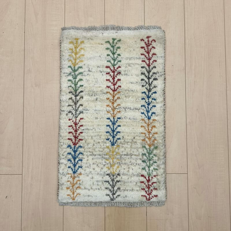 Rakuten - ギャッベ イラン製 リビングサイズ 63×39cm 手織り 天然 ウール100% 長方形 草木染 おしゃれ かわいい モダン ナチュラル 北欧 ラグ 絨毯 マット ラグマット カーペット ギャベ 床暖房対応 ホットカーペット対応 （HSS-12971）