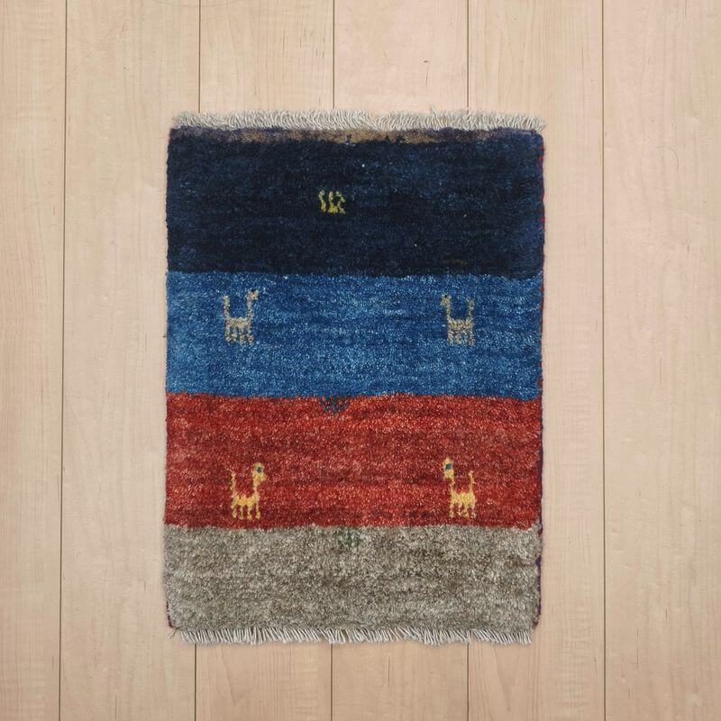 樂天商城 - ギャッベ イラン製 リビングサイズ 55×42cm 手織り 天然 ウール100% 長方形 草木染 おしゃれ かわいい モダン ナチュラル 北欧 ラグ 絨毯 マット ラグマット カーペット ギャベ 床暖房対応 ホットカーペット対応 （HSS-12972）