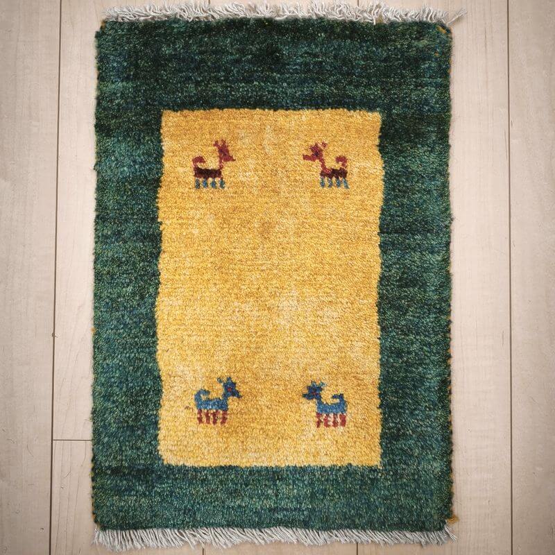 樂天商城 - ギャッベ イラン製 リビングサイズ 50×35cm 手織り 天然 ウール100% 長方形 草木染 おしゃれ かわいい モダン ナチュラル 北欧 ラグ 絨毯 マット ラグマット カーペット ギャベ 床暖房対応 ホットカーペット対応 （HSS-12974）