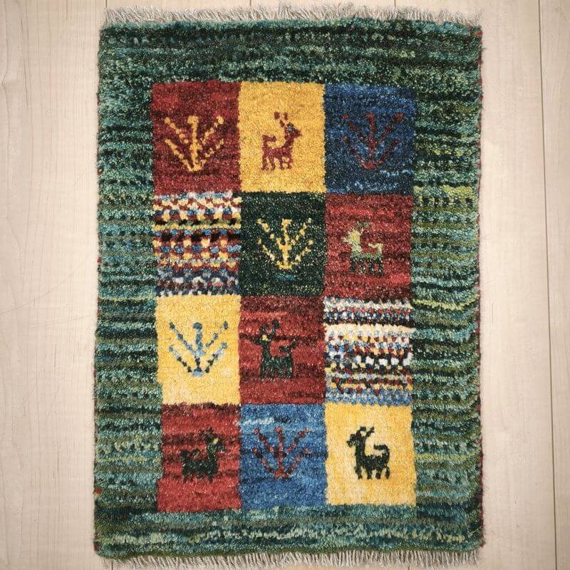 樂天商城 - ギャッベ イラン製 リビングサイズ 54×39cm 手織り 天然 ウール100% 長方形 草木染 おしゃれ かわいい モダン ナチュラル 北欧 ラグ 絨毯 マット ラグマット カーペット ギャベ 床暖房対応 ホットカーペット対応 （HSS-12978）