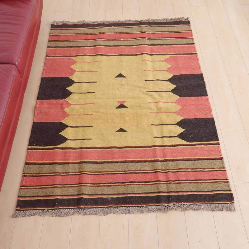樂天商城 - イラン・シラーズ産 キリム リビングサイズ 175×119cm 手織り ラグ ウール 100% エスニック 夏用 洗える ダイニング ベッドルーム ホットカーペット対応 床暖房対応 ラグマット 絨毯 キリム柄 kilim ピンク （品番:KL-100）