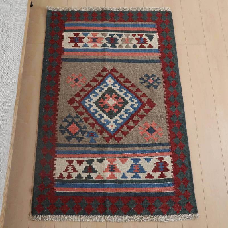 樂天商城 - イラン・シラーズ産 キリム アクセントサイズ 149×98cm 手織り ラグ ウール 100% おしゃれ 北欧 ナチュラル 洗える リビング ダイニング ホットカーペット対応 床暖房対応 ラグマット 絨毯 キリム柄 kilim （品番:KM-1004）