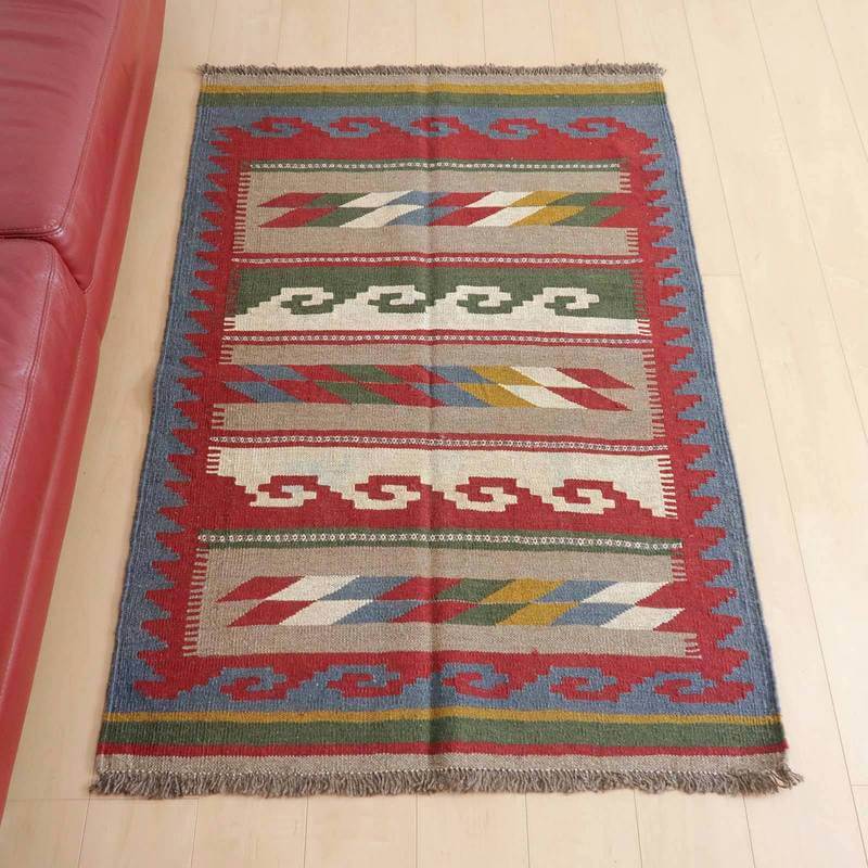 樂天商城 - イラン・シラーズ産 キリム アクセントサイズ 144×98cm 手織り ラグ ウール 100% 洗える リビング ダイニング ベッドルーム ホットカーペット対応 床暖房対応 ラグマット 絨毯 キリム柄 kilim （品番:KM-431）
