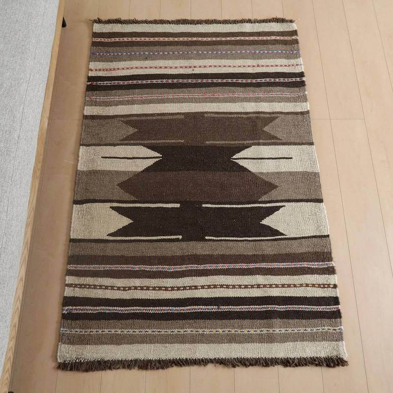 Rakuten - イラン・シラーズ産 キリム アクセントサイズ 151×98cm 手織り ラグ ウール 100% おしゃれ 北欧 ナチュラル 洗える リビング ダイニング ホットカーペット対応 床暖房対応 ラグマット 絨毯 キリム柄 kilim （品番:KM-824）