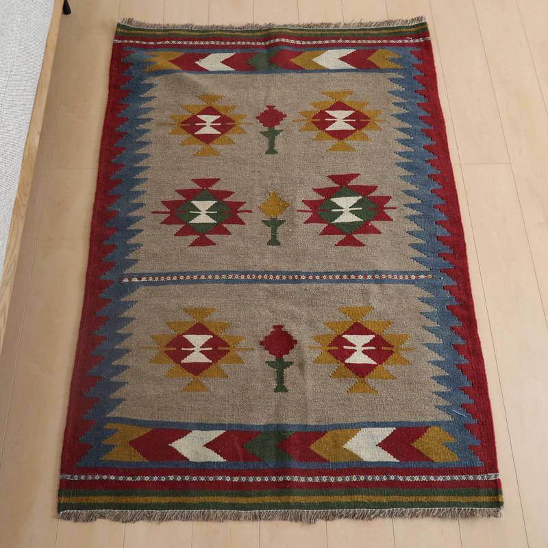 樂天商城 - イラン・シラーズ産 キリム アクセントサイズ 148×105cm 手織り ラグ ウール 100% おしゃれ 北欧 ナチュラル 洗える リビング ダイニング ホットカーペット対応 床暖房対応 ラグマット 絨毯 キリム柄 kilim （品番:KM-840）