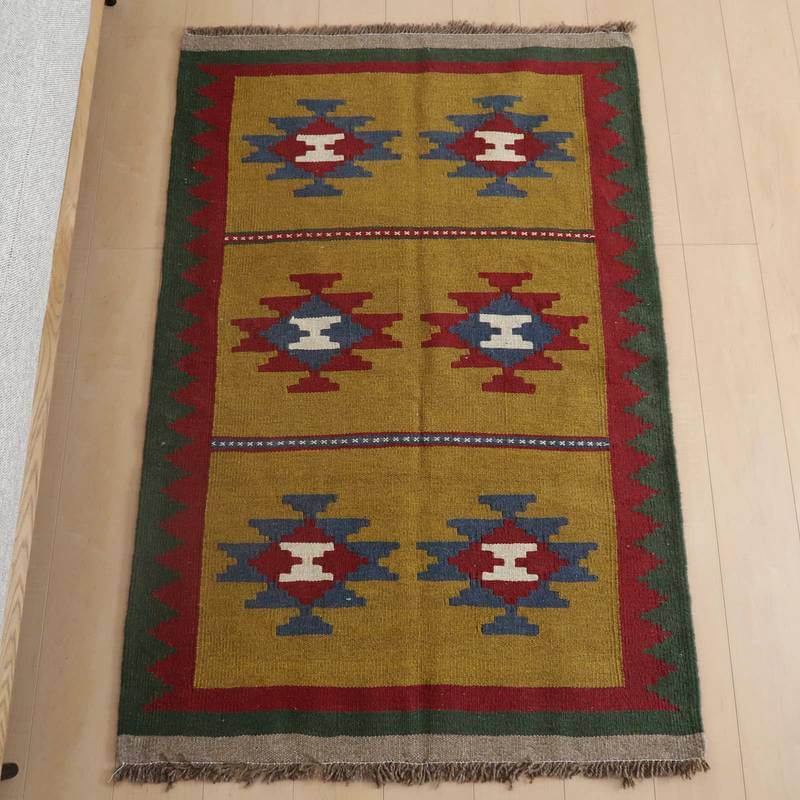 樂天商城 - イラン・シラーズ産 キリム アクセントサイズ 151×100cm 手織り ラグ ウール 100% おしゃれ 北欧 ナチュラル 洗える リビング ダイニング ホットカーペット対応 床暖房対応 ラグマット 絨毯 キリム柄 kilim （品番:KM-853）
