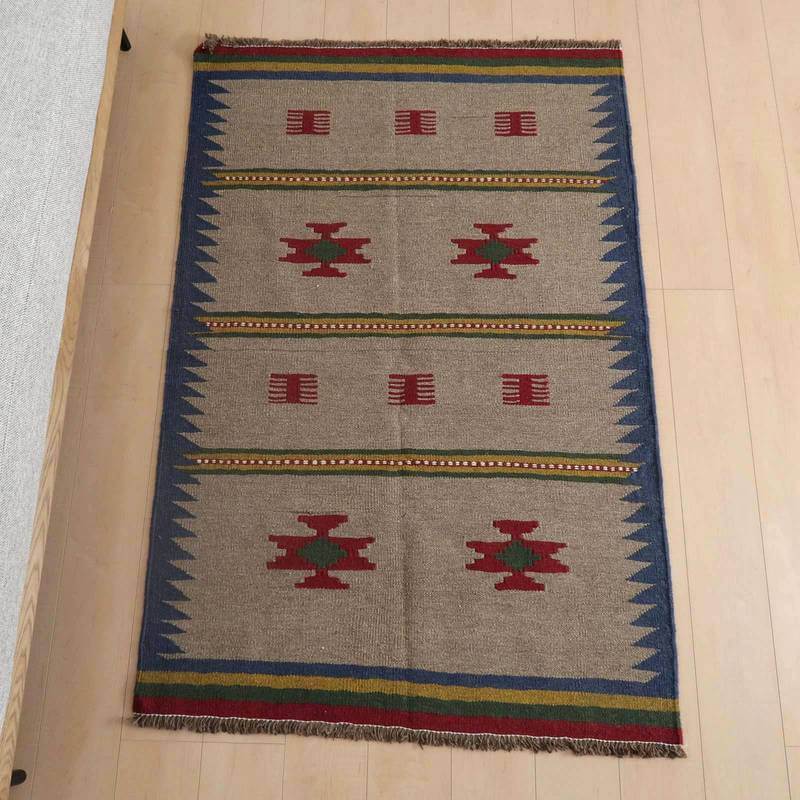 樂天商城 - イラン・シラーズ産 キリム アクセントサイズ 153×102cm 手織り ラグ ウール 100% おしゃれ 北欧 ナチュラル 洗える リビング ダイニング ホットカーペット対応 床暖房対応 ラグマット 絨毯 キリム柄 kilim （品番:KM-863）