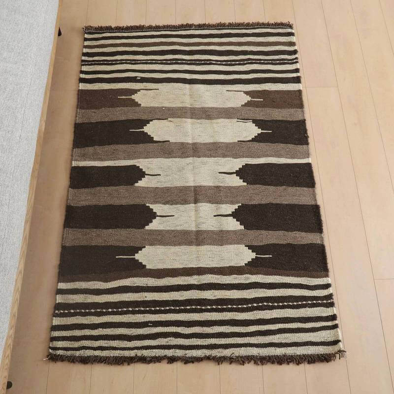 Rakuten - イラン・シラーズ産 キリム アクセントサイズ 154×104cm 手織り ラグ ウール 100% おしゃれ 北欧 ナチュラル 洗える リビング ダイニング ホットカーペット対応 床暖房対応 ラグマット 絨毯 キリム柄 kilim （品番:KM-957）