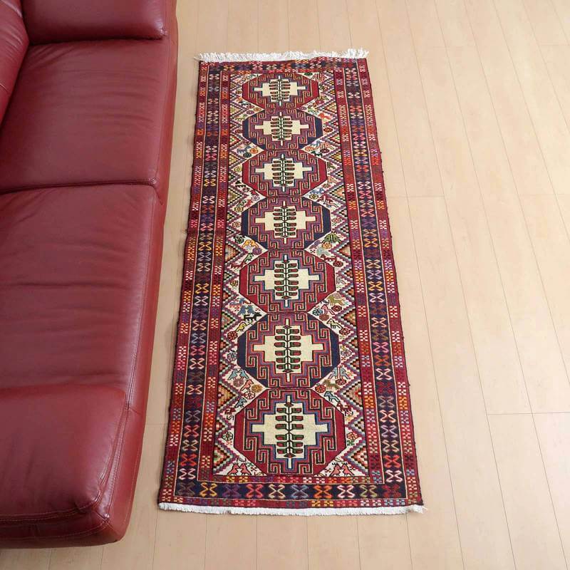 KR-267 204×80cm 約5,6ミリ イラン・アゼルバイジャン ウール スマック織り 無料 刺繍のように細かな文様が全面に施された美しいスマック織りのキリム。赤を基調に様々な色で文様が入った多色使いですが柄が細かいので落ち着きもあり...