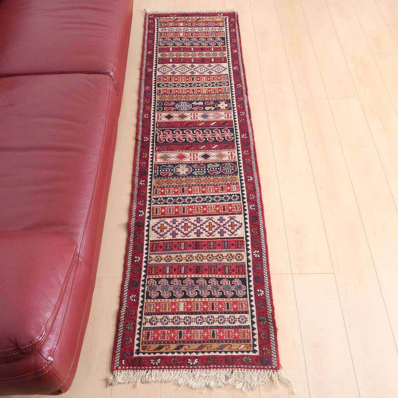 樂天商城 - イラン・アゼルバイジャン産 キリム 細長 ランナー 197×54cm 手織り ラグ ウール 100% 洗える キッチンマット 廊下敷 ベッドサイド ロングラグ ホットカーペット対応 床暖房対応 ラグマット 絨毯 キリム柄 kilim 赤 （品番:KR-33）